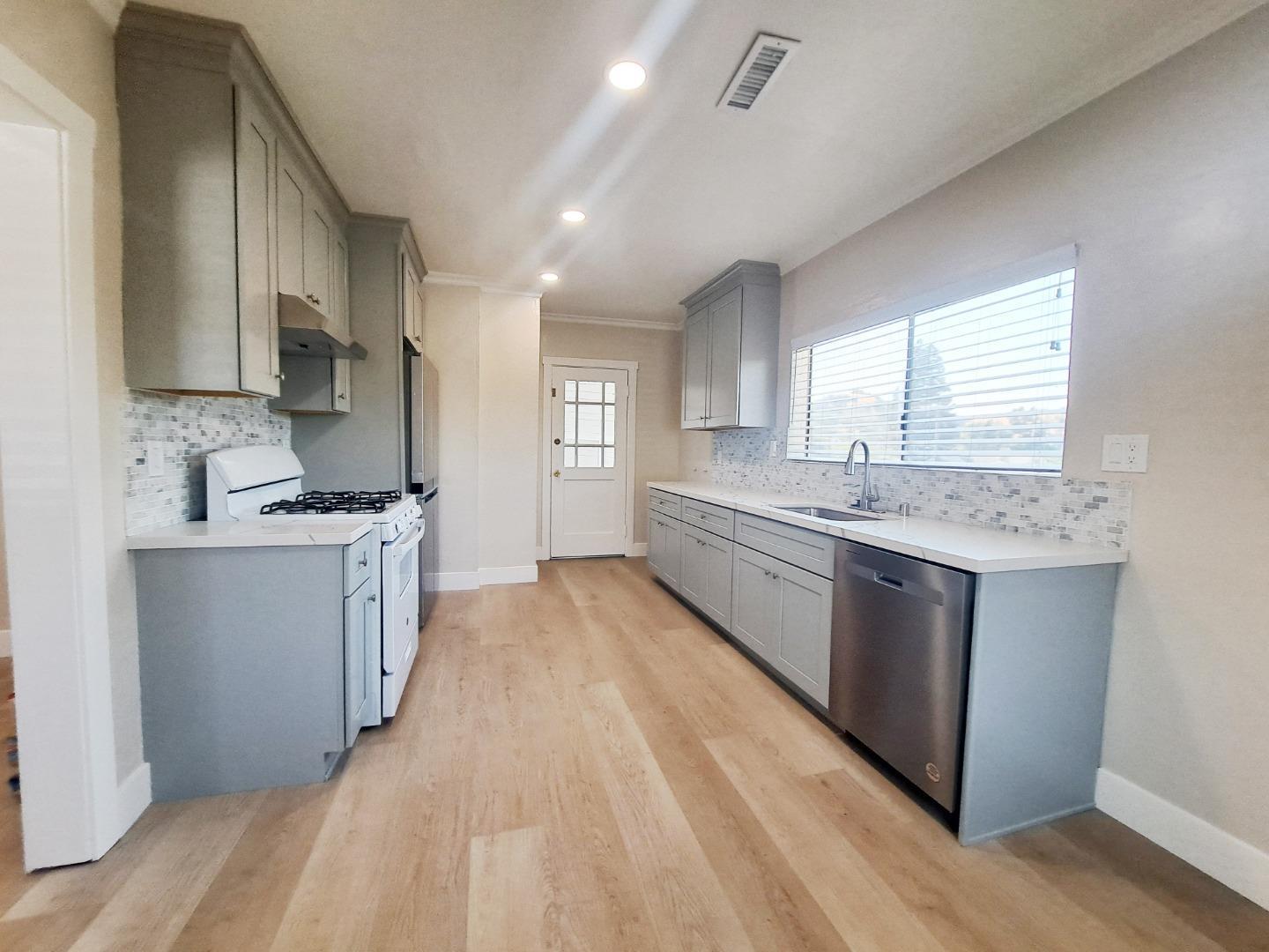 Detail Gallery Image 6 of 31 For 155 Nob Hill Ter, Morgan Hill,  CA 95037 - 2 Beds | 1 Baths