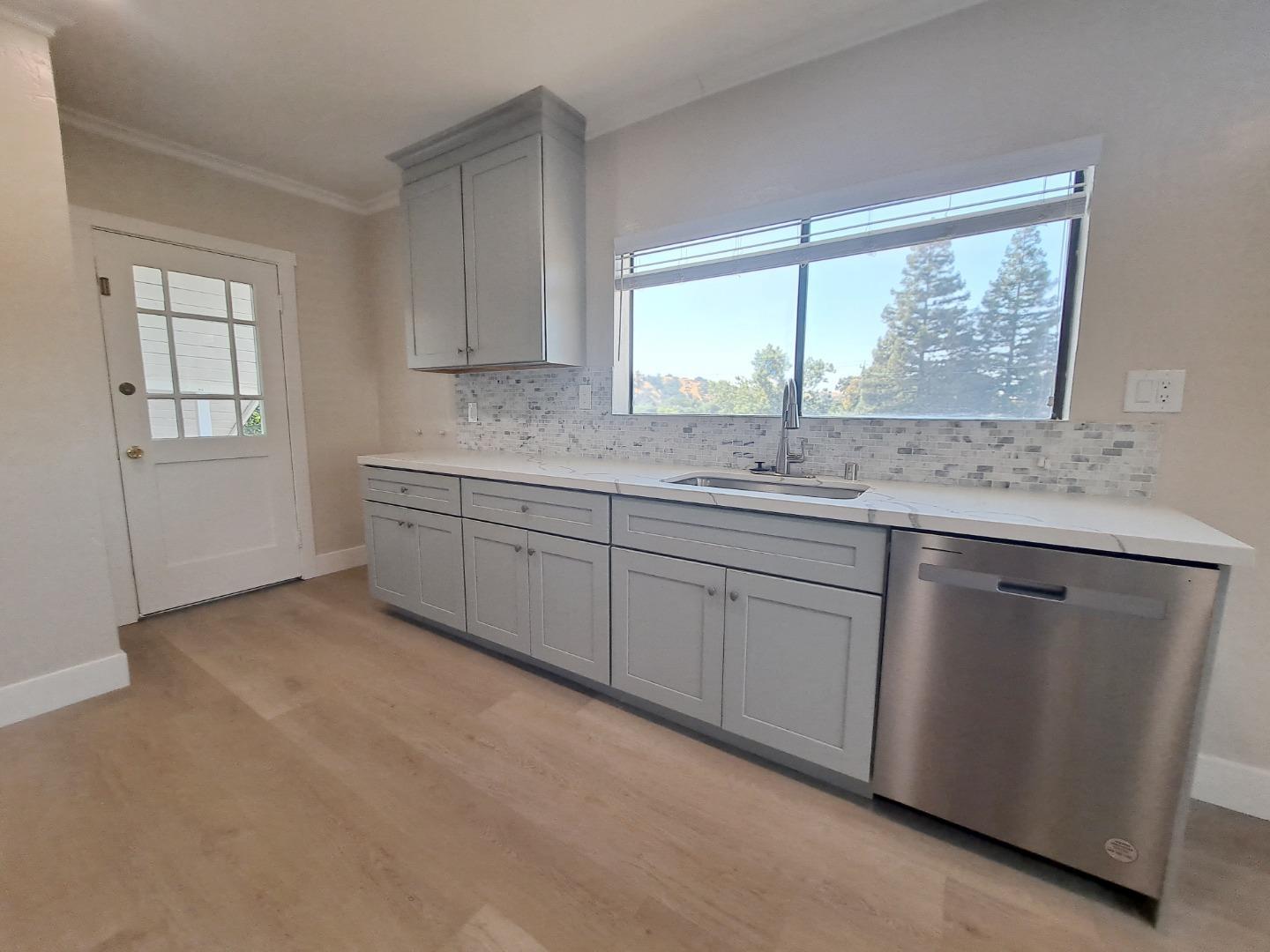 Detail Gallery Image 8 of 31 For 155 Nob Hill Ter, Morgan Hill,  CA 95037 - 2 Beds | 1 Baths