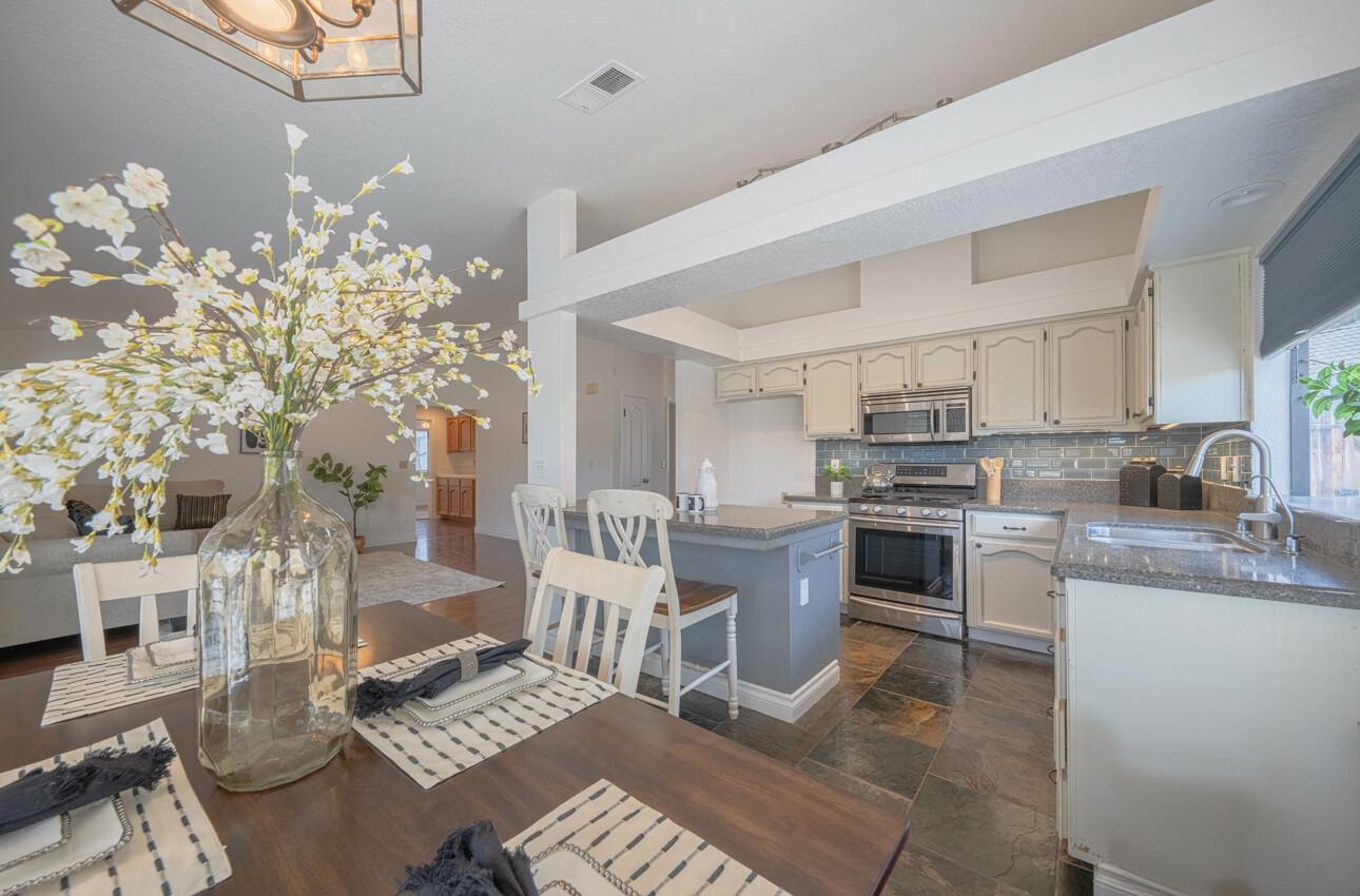 Detail Gallery Image 12 of 41 For 46480 Pine Meadow Pl, King City,  CA 93930 - 4 Beds | 2 Baths