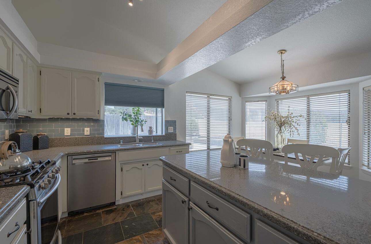 Detail Gallery Image 13 of 41 For 46480 Pine Meadow Pl, King City,  CA 93930 - 4 Beds | 2 Baths