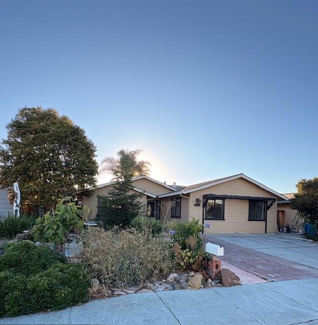 Detail Gallery Image 1 of 1 For 930 Bonnie View Dr, Hollister,  CA 95023 - 5 Beds | 2 Baths