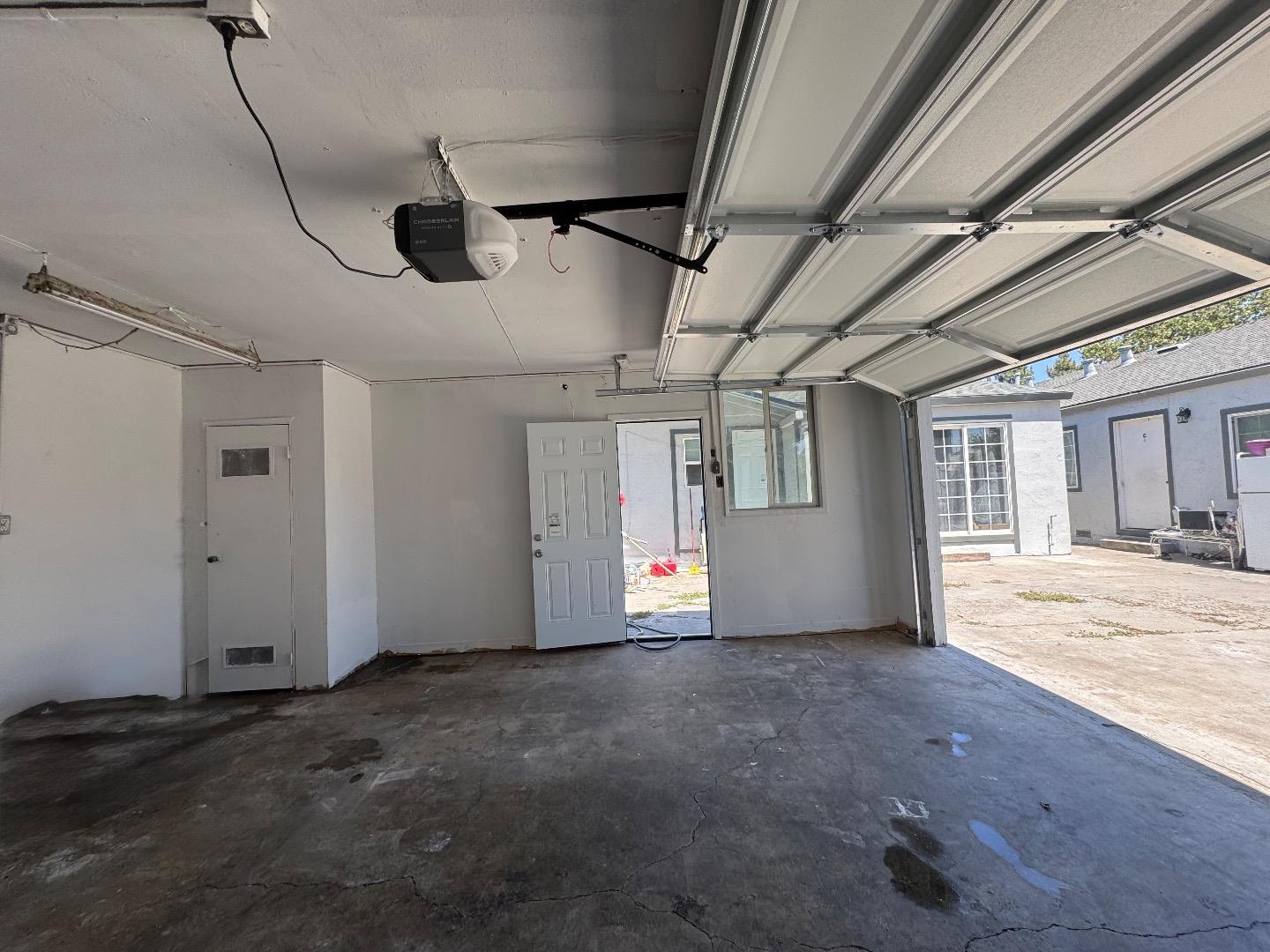 Detail Gallery Image 7 of 10 For 289 San Antonio Ct, San Jose,  CA 95116 - 6 Beds | 4 Baths