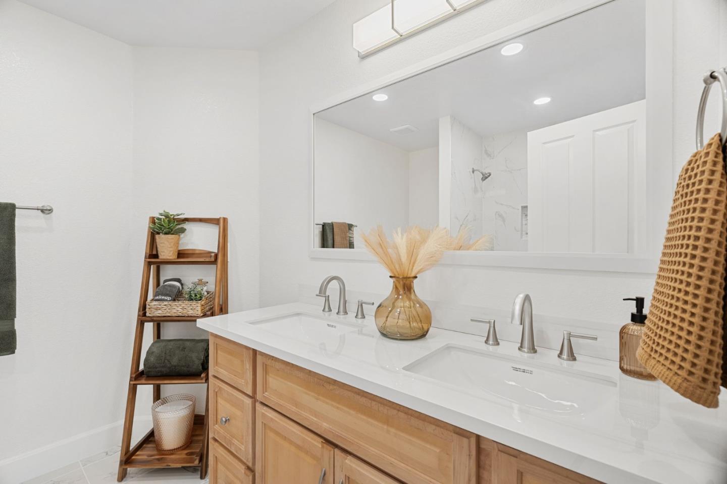 Detail Gallery Image 17 of 29 For 17535 Serene Dr, Morgan Hill,  CA 95037 - 3 Beds | 3 Baths