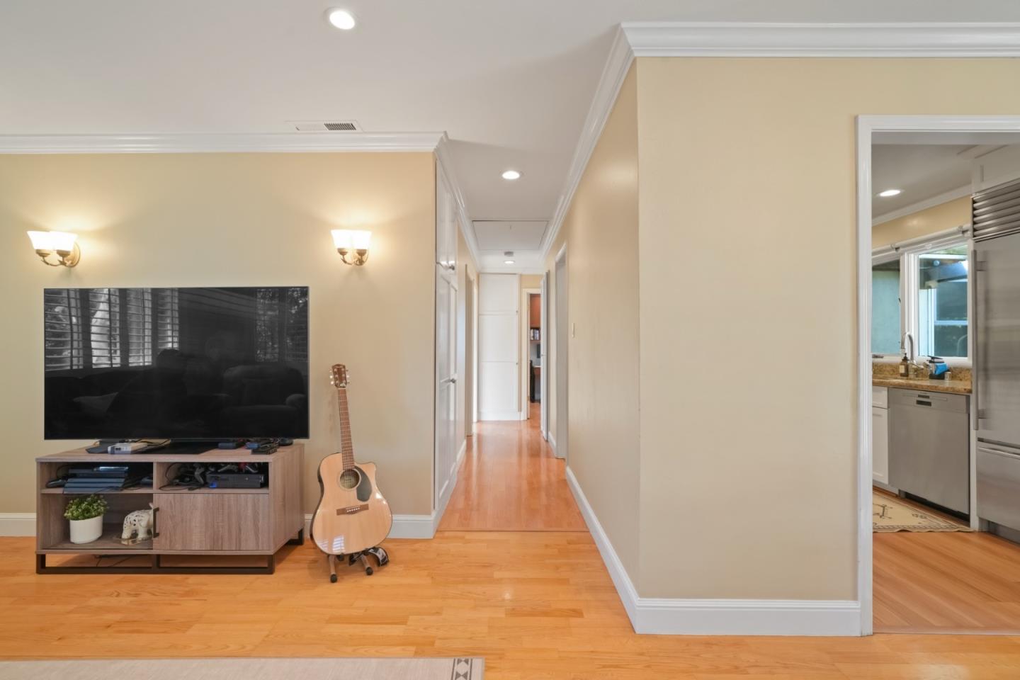 Detail Gallery Image 13 of 62 For 3172 Morris Dr, Palo Alto,  CA 94303 - 4 Beds | 2 Baths