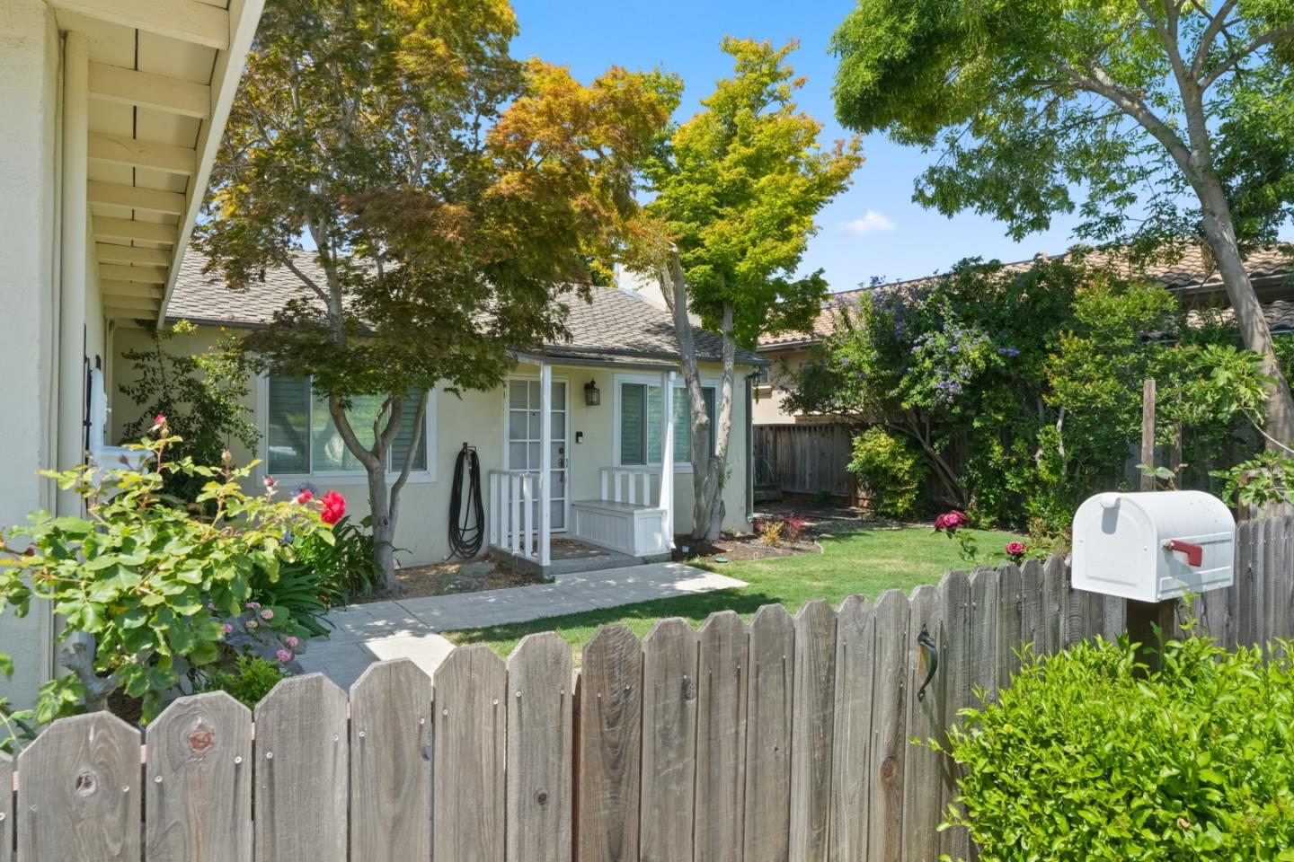 Detail Gallery Image 2 of 62 For 3172 Morris Dr, Palo Alto,  CA 94303 - 4 Beds | 2 Baths