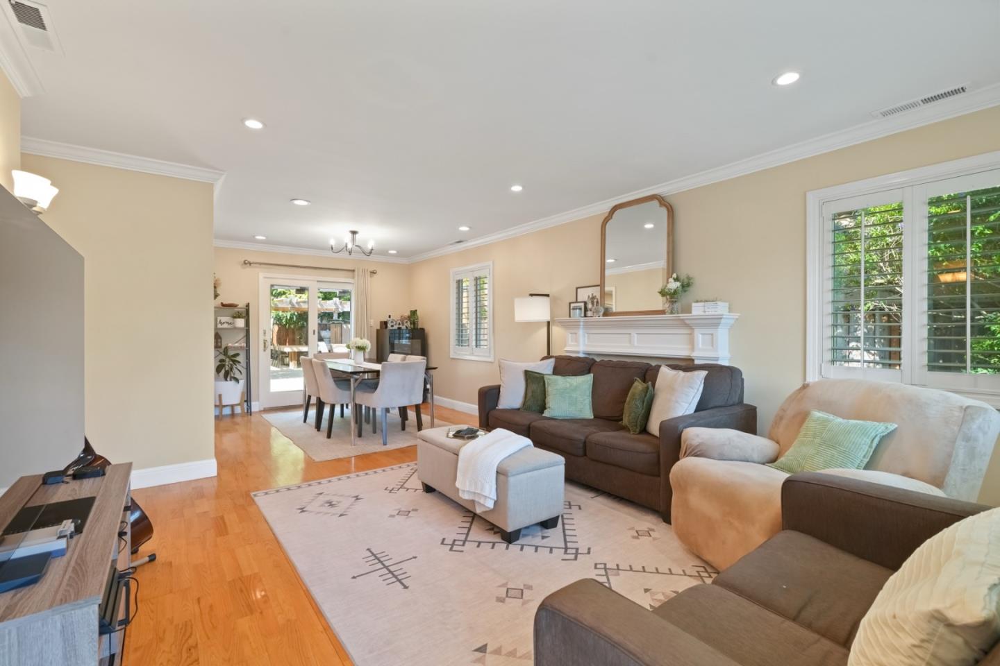 Detail Gallery Image 8 of 62 For 3172 Morris Dr, Palo Alto,  CA 94303 - 4 Beds | 2 Baths