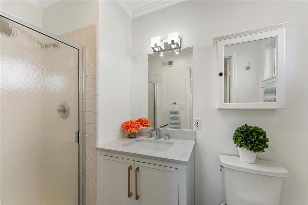 Detail Gallery Image 11 of 19 For 1105 Kentwood Ave, Cupertino,  CA 95014 - 3 Beds | 2/1 Baths
