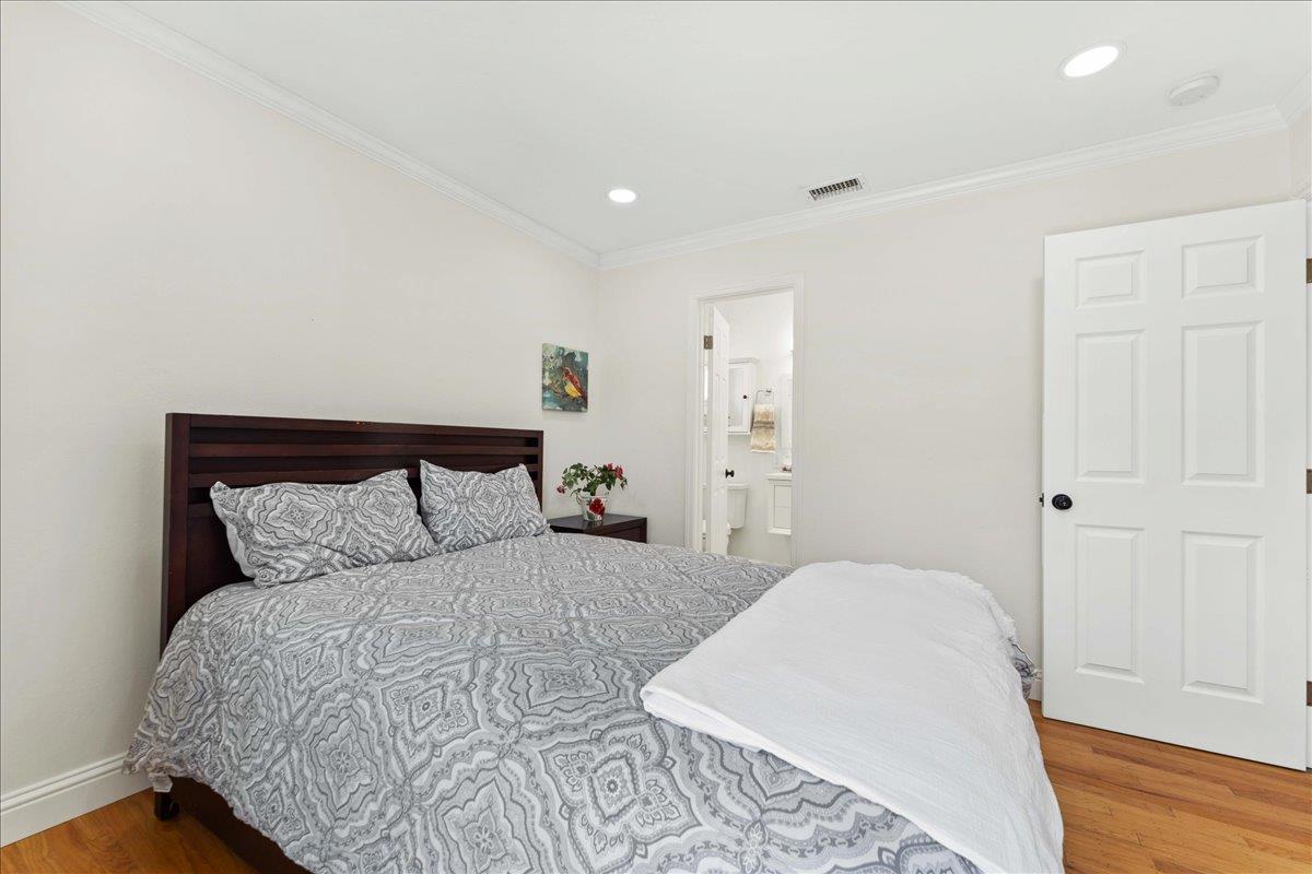 Detail Gallery Image 16 of 19 For 1105 Kentwood Ave, Cupertino,  CA 95014 - 3 Beds | 2/1 Baths