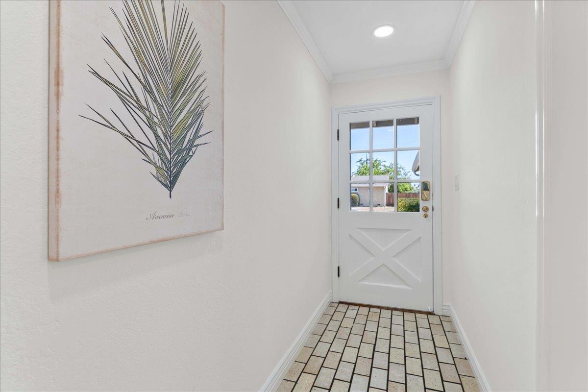Detail Gallery Image 3 of 19 For 1105 Kentwood Ave, Cupertino,  CA 95014 - 3 Beds | 2/1 Baths