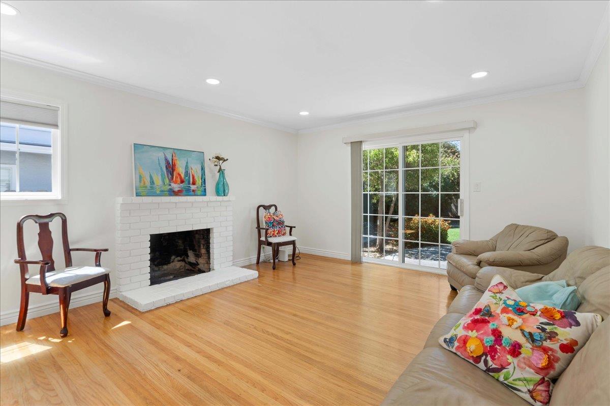 Detail Gallery Image 4 of 19 For 1105 Kentwood Ave, Cupertino,  CA 95014 - 3 Beds | 2/1 Baths
