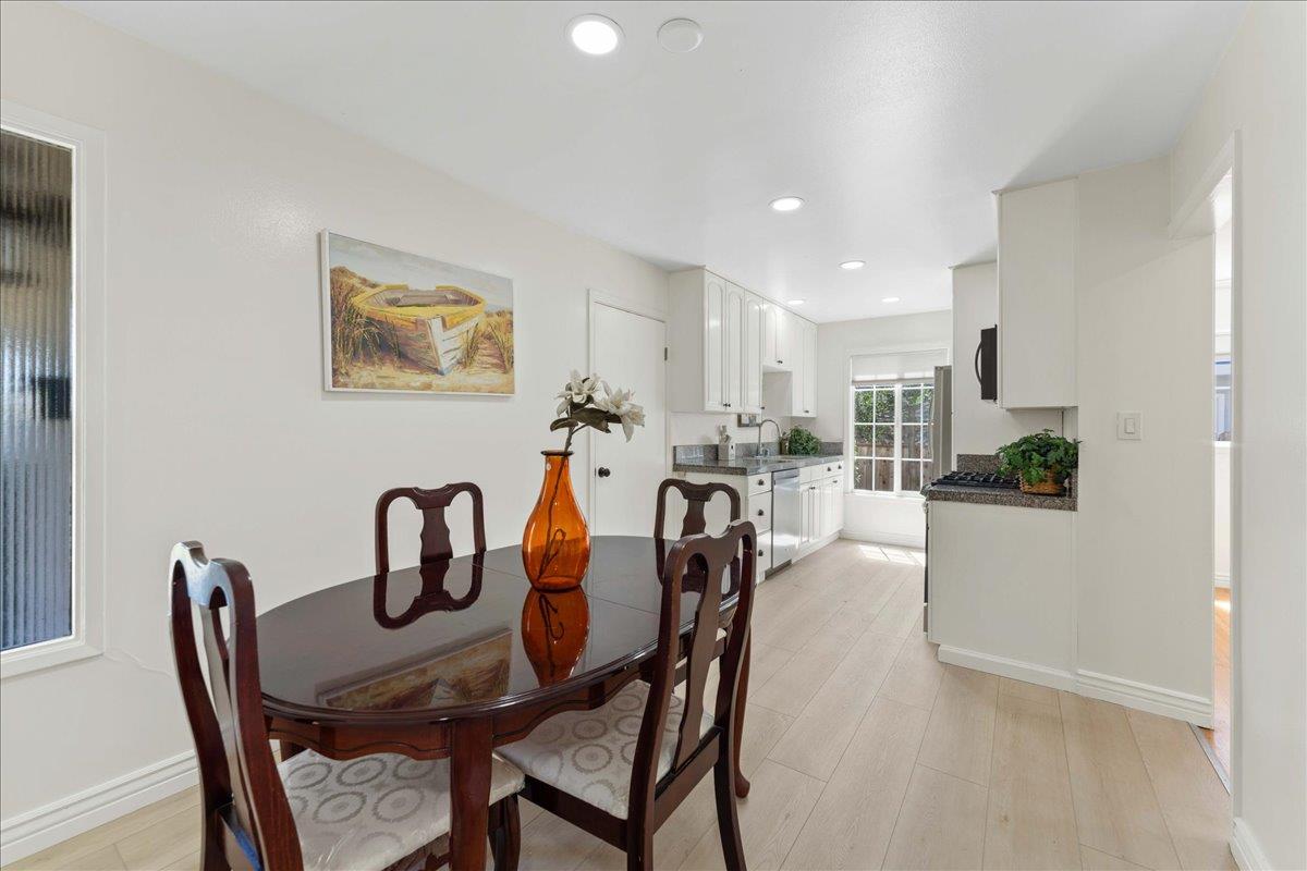 Detail Gallery Image 6 of 19 For 1105 Kentwood Ave, Cupertino,  CA 95014 - 3 Beds | 2/1 Baths
