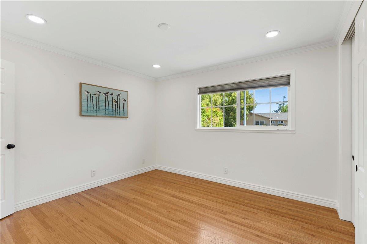 Detail Gallery Image 8 of 19 For 1105 Kentwood Ave, Cupertino,  CA 95014 - 3 Beds | 2/1 Baths