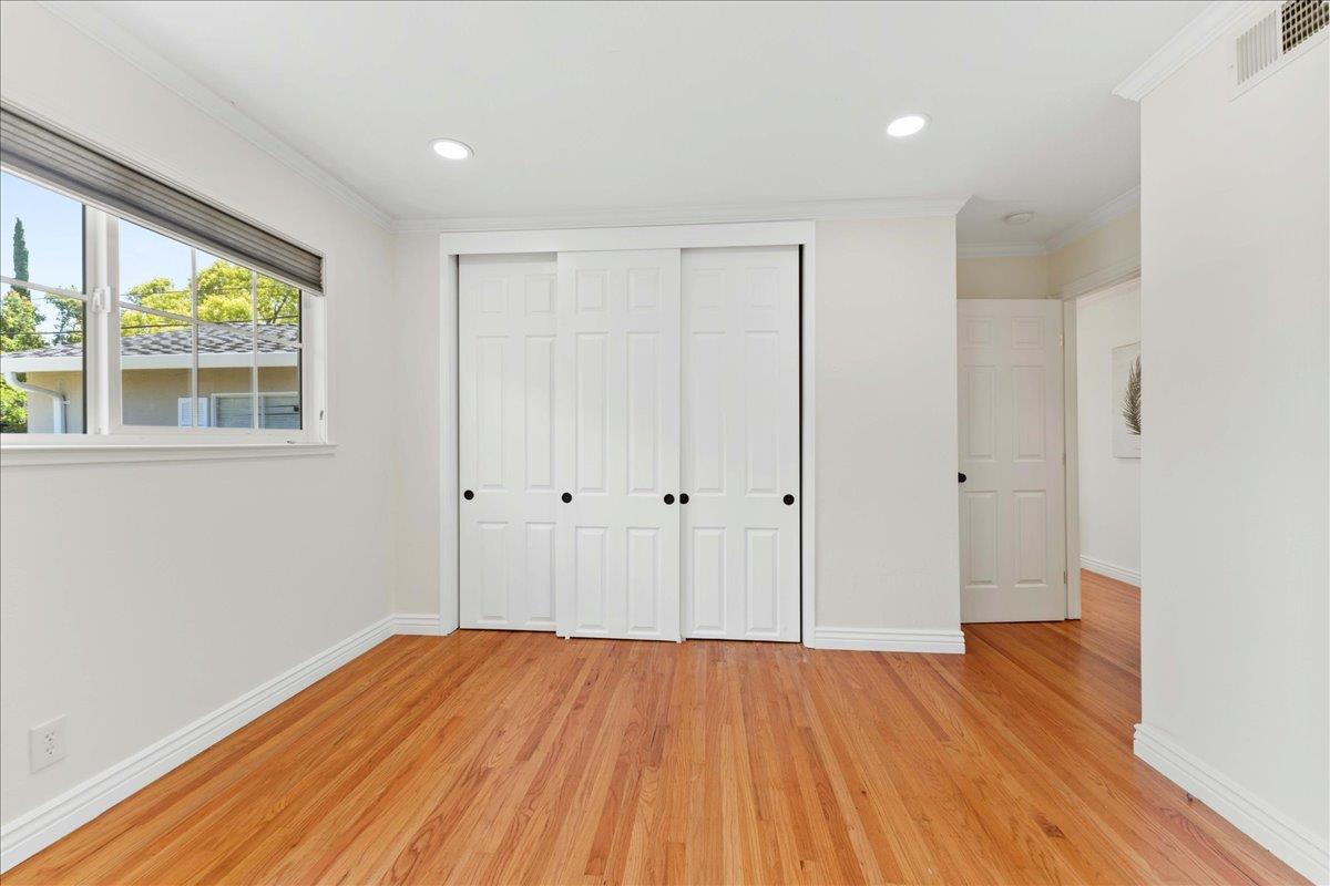 Detail Gallery Image 9 of 19 For 1105 Kentwood Ave, Cupertino,  CA 95014 - 3 Beds | 2/1 Baths