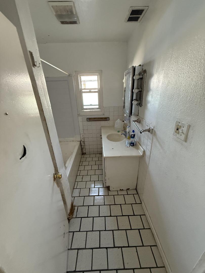 Detail Gallery Image 16 of 26 For 1125 Garden St, East Palo Alto,  CA 94303 - 3 Beds | 2 Baths