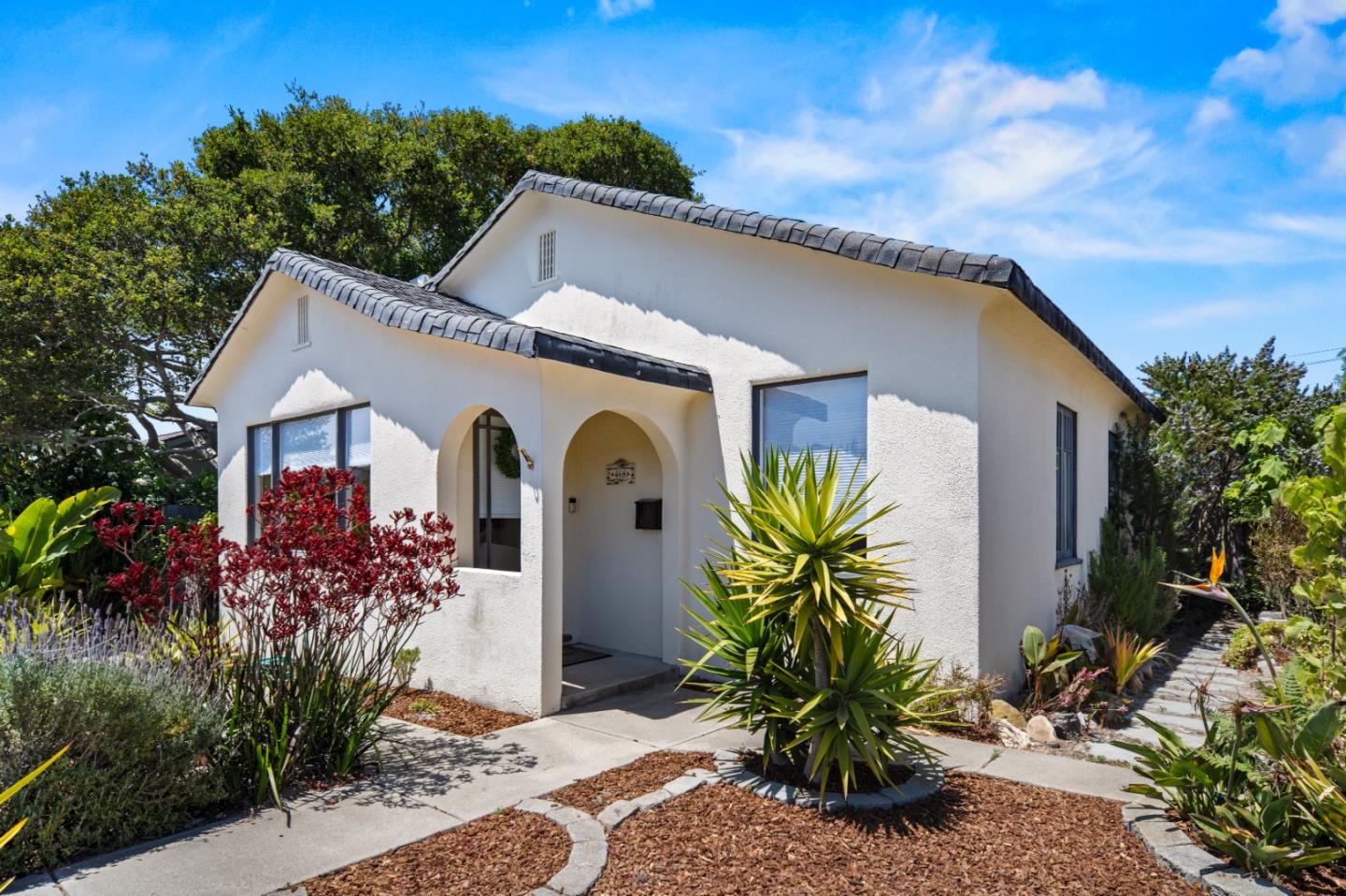 Detail Gallery Image 3 of 32 For 468 Gibson Ave, Pacific Grove,  CA 93950 - 3 Beds | 1 Baths
