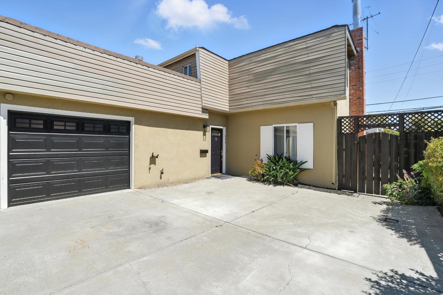 Detail Gallery Image 25 of 60 For 946 Laguna Ave, Burlingame,  CA 94010 - 6 Beds | 2/2 Baths