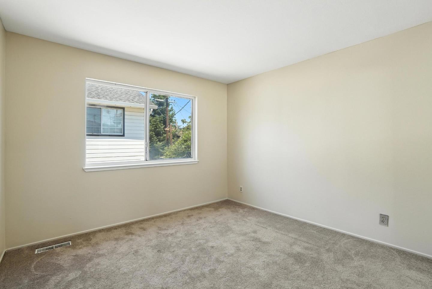 Detail Gallery Image 39 of 60 For 946 Laguna Ave, Burlingame,  CA 94010 - 6 Beds | 2/2 Baths