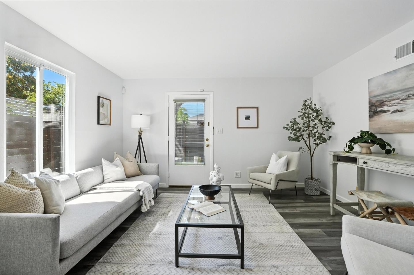 Detail Gallery Image 4 of 60 For 946 Laguna Ave, Burlingame,  CA 94010 - 6 Beds | 2/2 Baths
