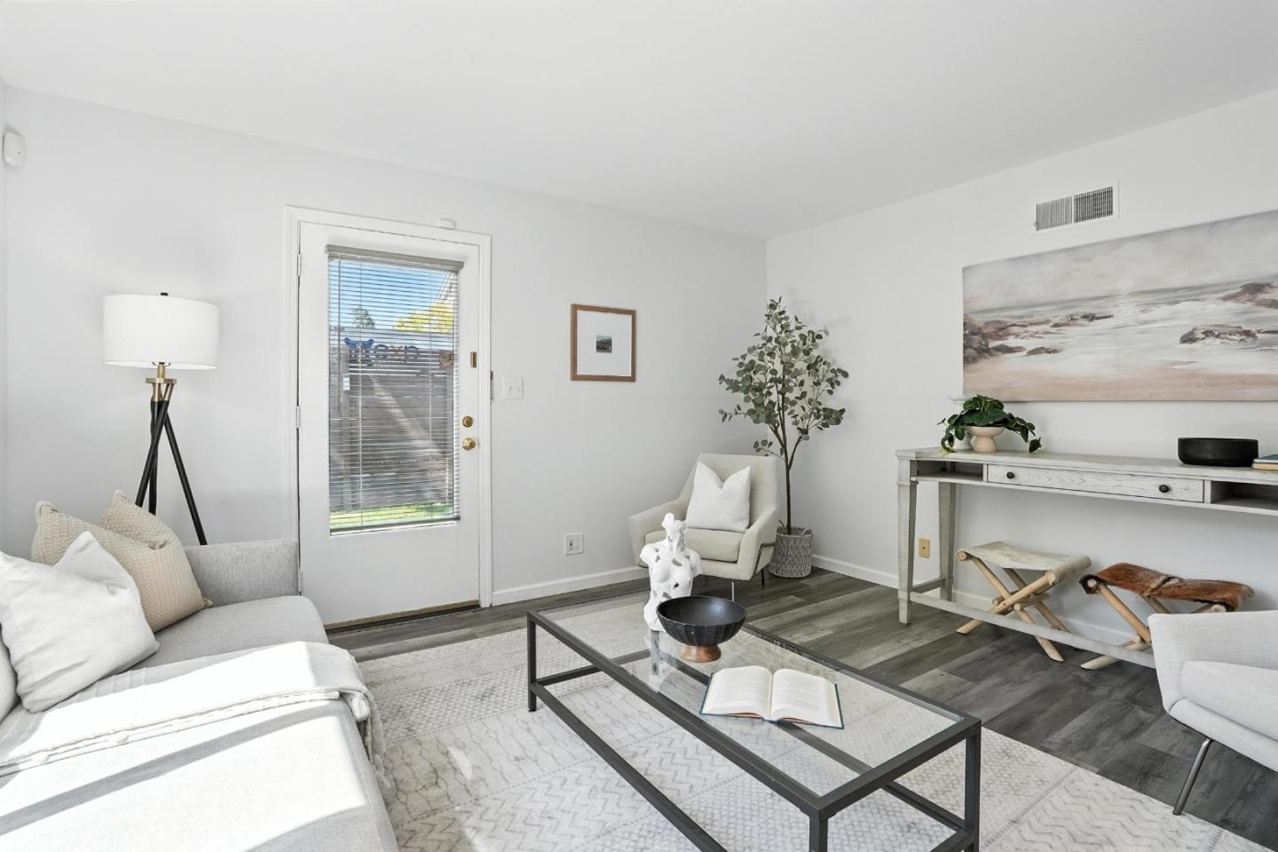 Detail Gallery Image 6 of 60 For 946 Laguna Ave, Burlingame,  CA 94010 - 6 Beds | 2/2 Baths