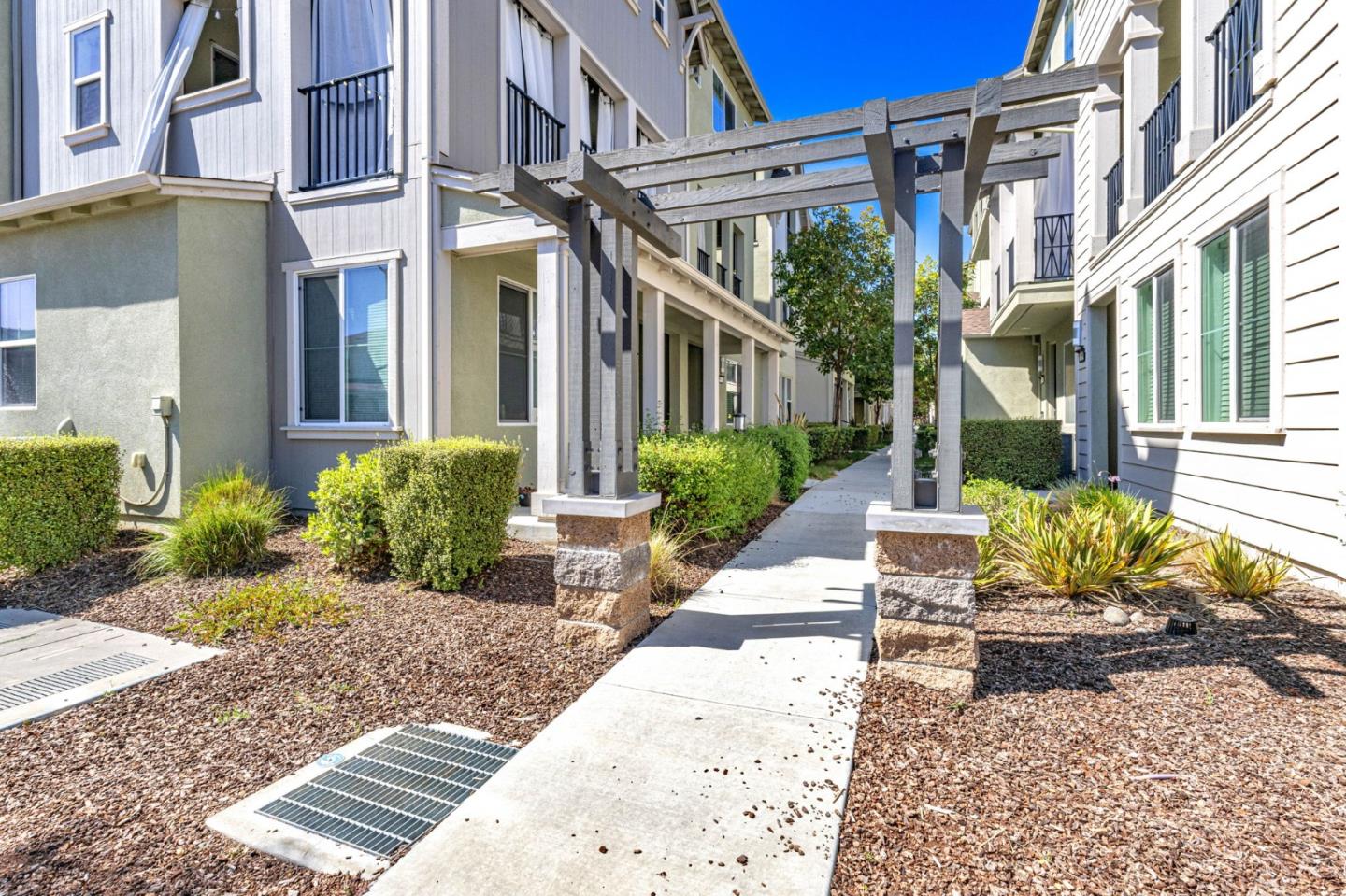 Detail Gallery Image 4 of 61 For 37634 Cape Cod Rd, Newark,  CA 94560 - 4 Beds | 3/1 Baths