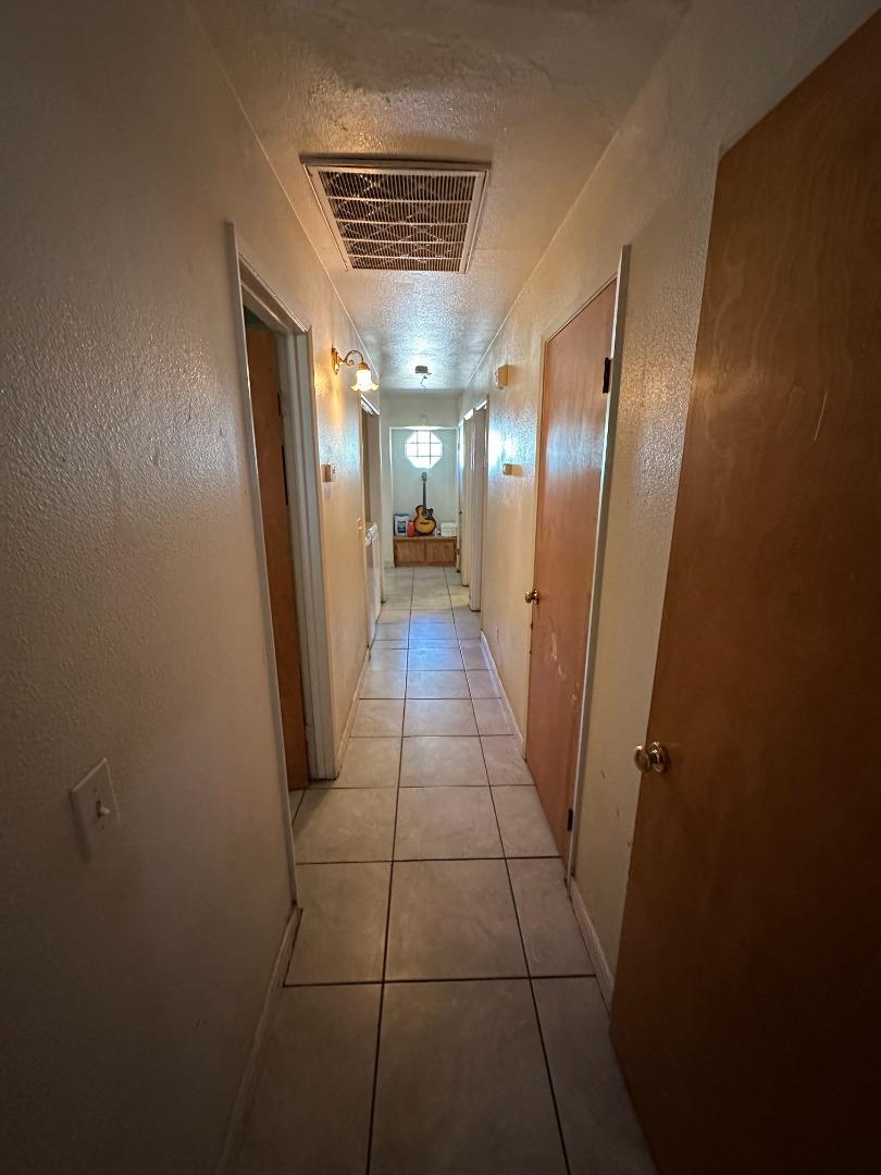 Detail Gallery Image 2 of 9 For 125 N Martin St, Porterville,  CA 93257 - 3 Beds | 2 Baths
