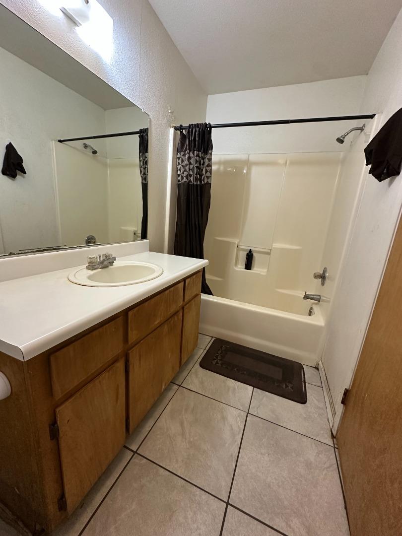 Detail Gallery Image 3 of 9 For 125 N Martin St, Porterville,  CA 93257 - 3 Beds | 2 Baths