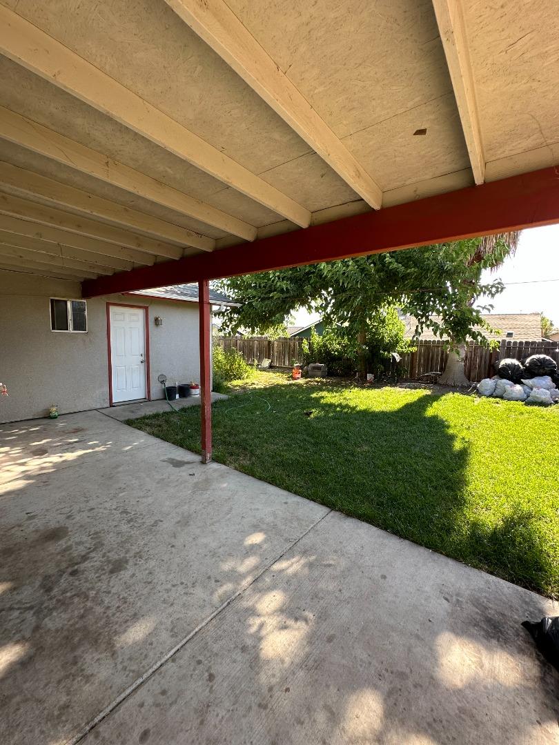 Detail Gallery Image 7 of 9 For 125 N Martin St, Porterville,  CA 93257 - 3 Beds | 2 Baths