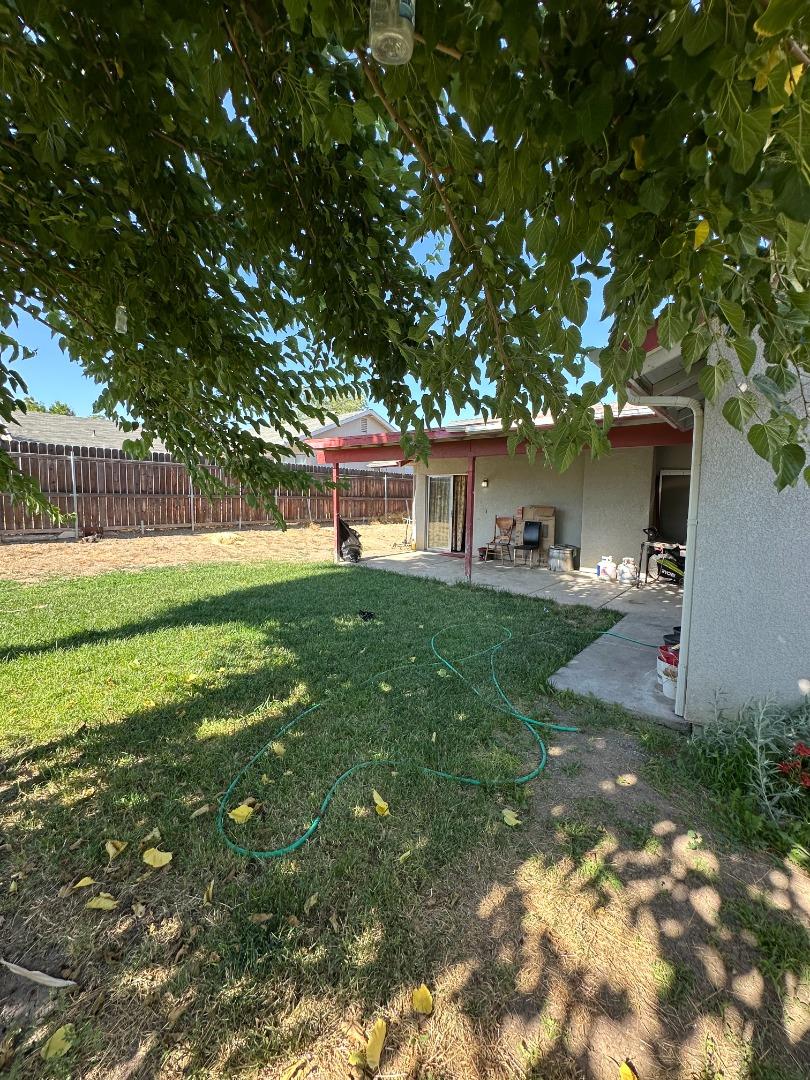 Detail Gallery Image 8 of 9 For 125 N Martin St, Porterville,  CA 93257 - 3 Beds | 2 Baths