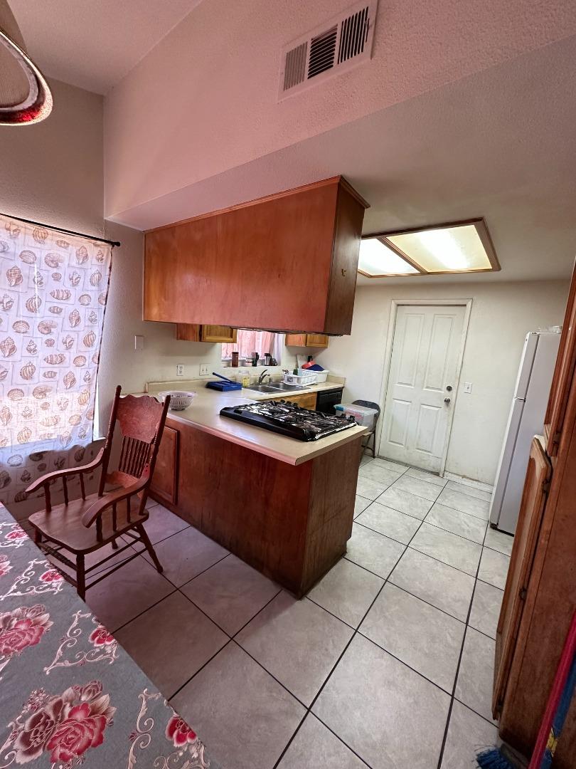 Detail Gallery Image 9 of 9 For 125 N Martin St, Porterville,  CA 93257 - 3 Beds | 2 Baths