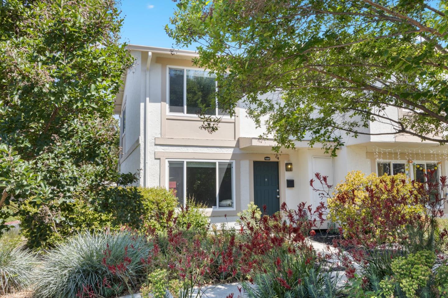 Detail Gallery Image 2 of 41 For 1810 Queen Victoria Way, San Jose,  CA 95132 - 2 Beds | 1/1 Baths