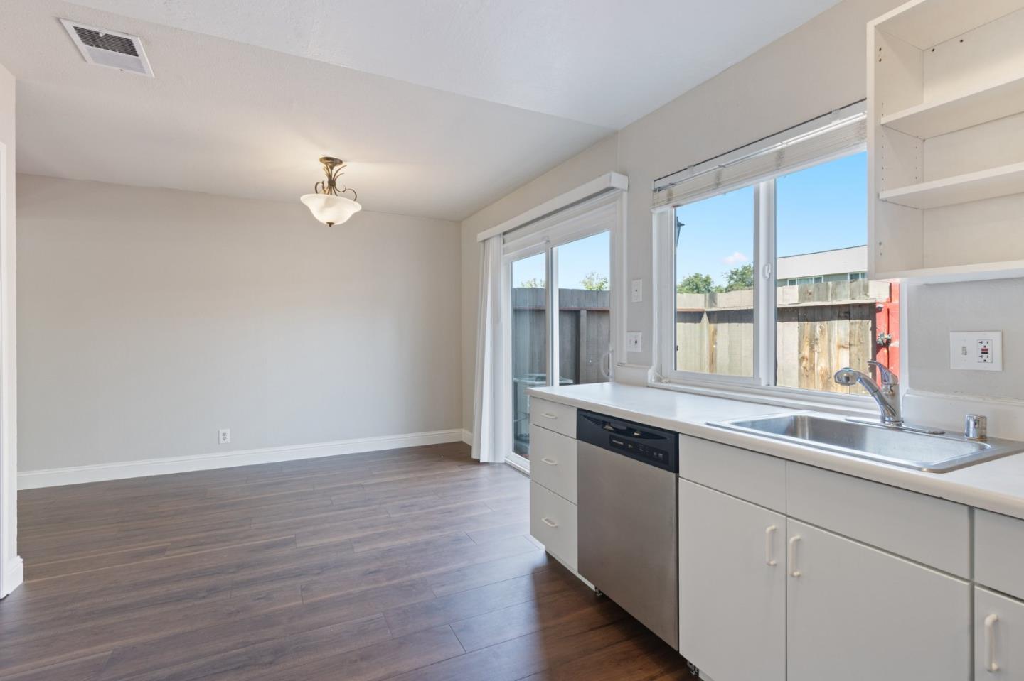 Detail Gallery Image 22 of 41 For 1810 Queen Victoria Way, San Jose,  CA 95132 - 2 Beds | 1/1 Baths