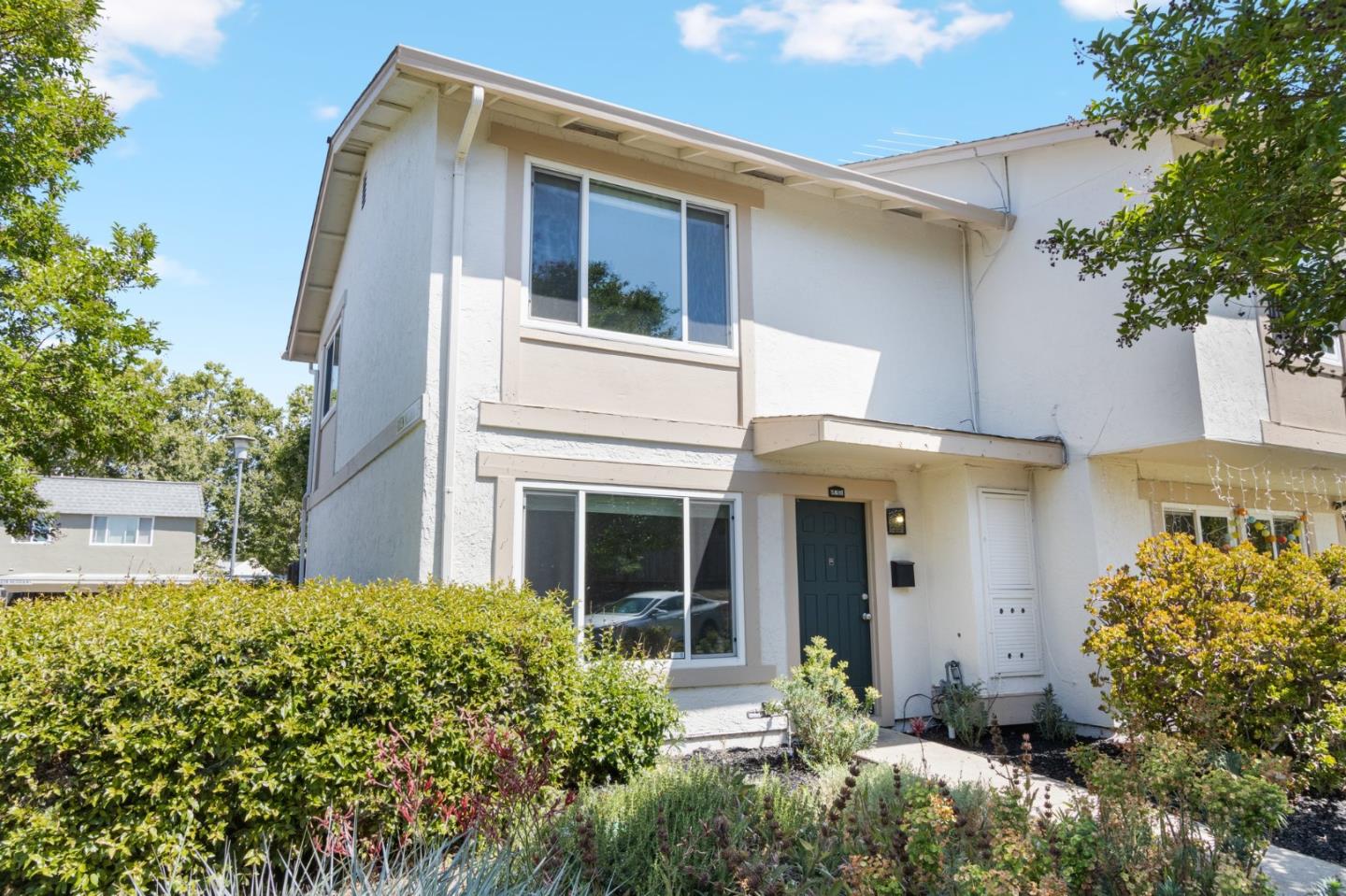 Detail Gallery Image 3 of 41 For 1810 Queen Victoria Way, San Jose,  CA 95132 - 2 Beds | 1/1 Baths