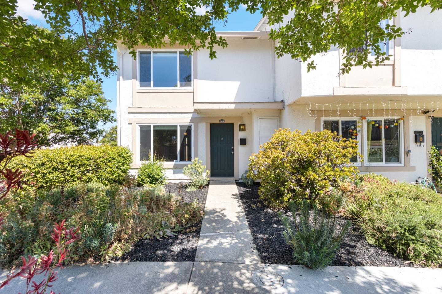 Detail Gallery Image 5 of 41 For 1810 Queen Victoria Way, San Jose,  CA 95132 - 2 Beds | 1/1 Baths