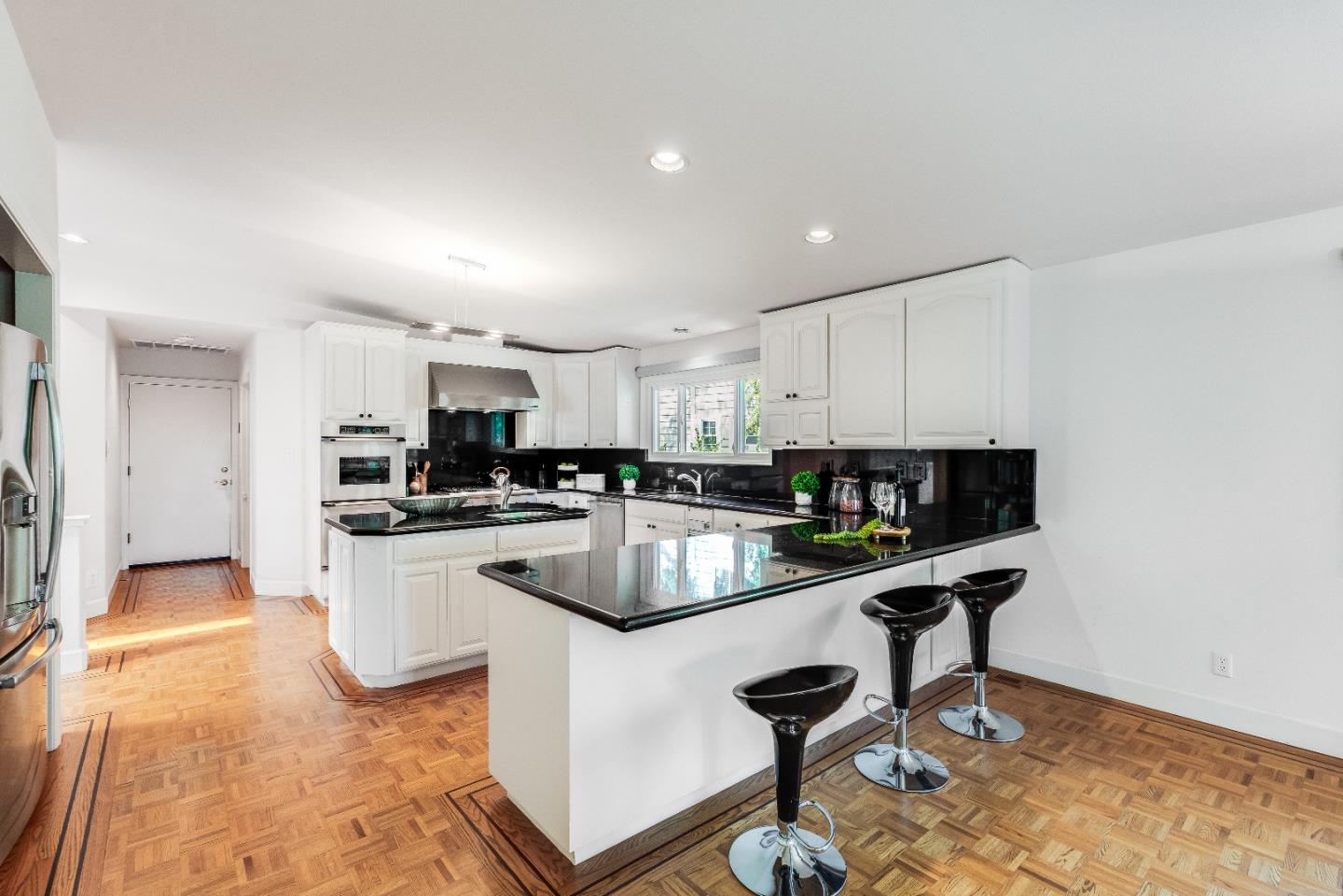 Detail Gallery Image 11 of 55 For 3920 Lakemead Way, Redwood City,  CA 94062 - 5 Beds | 4/1 Baths