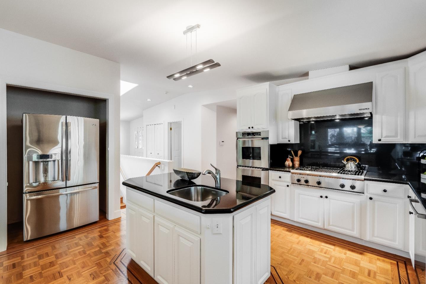 Detail Gallery Image 13 of 55 For 3920 Lakemead Way, Redwood City,  CA 94062 - 5 Beds | 4/1 Baths