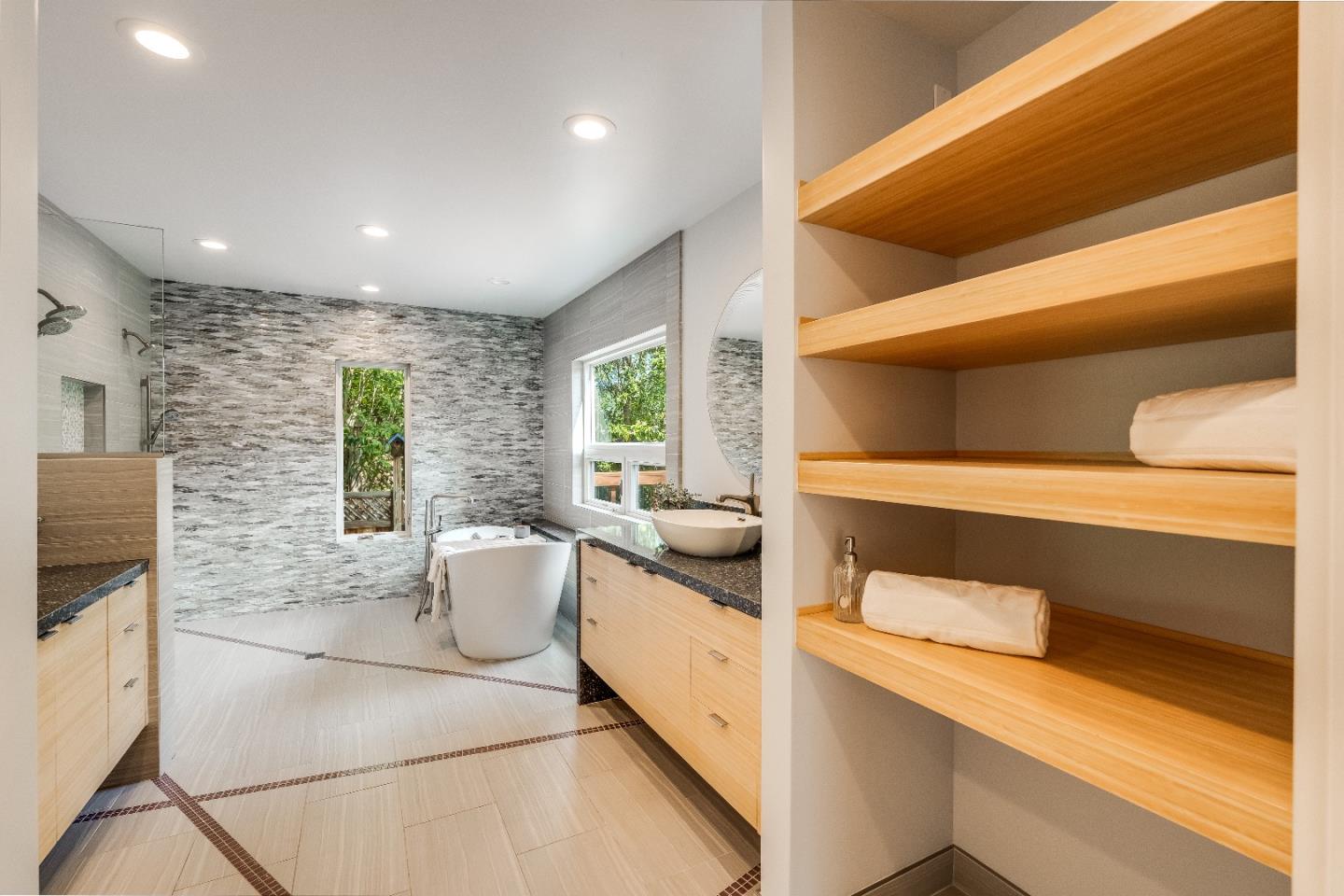 Detail Gallery Image 21 of 55 For 3920 Lakemead Way, Redwood City,  CA 94062 - 5 Beds | 4/1 Baths