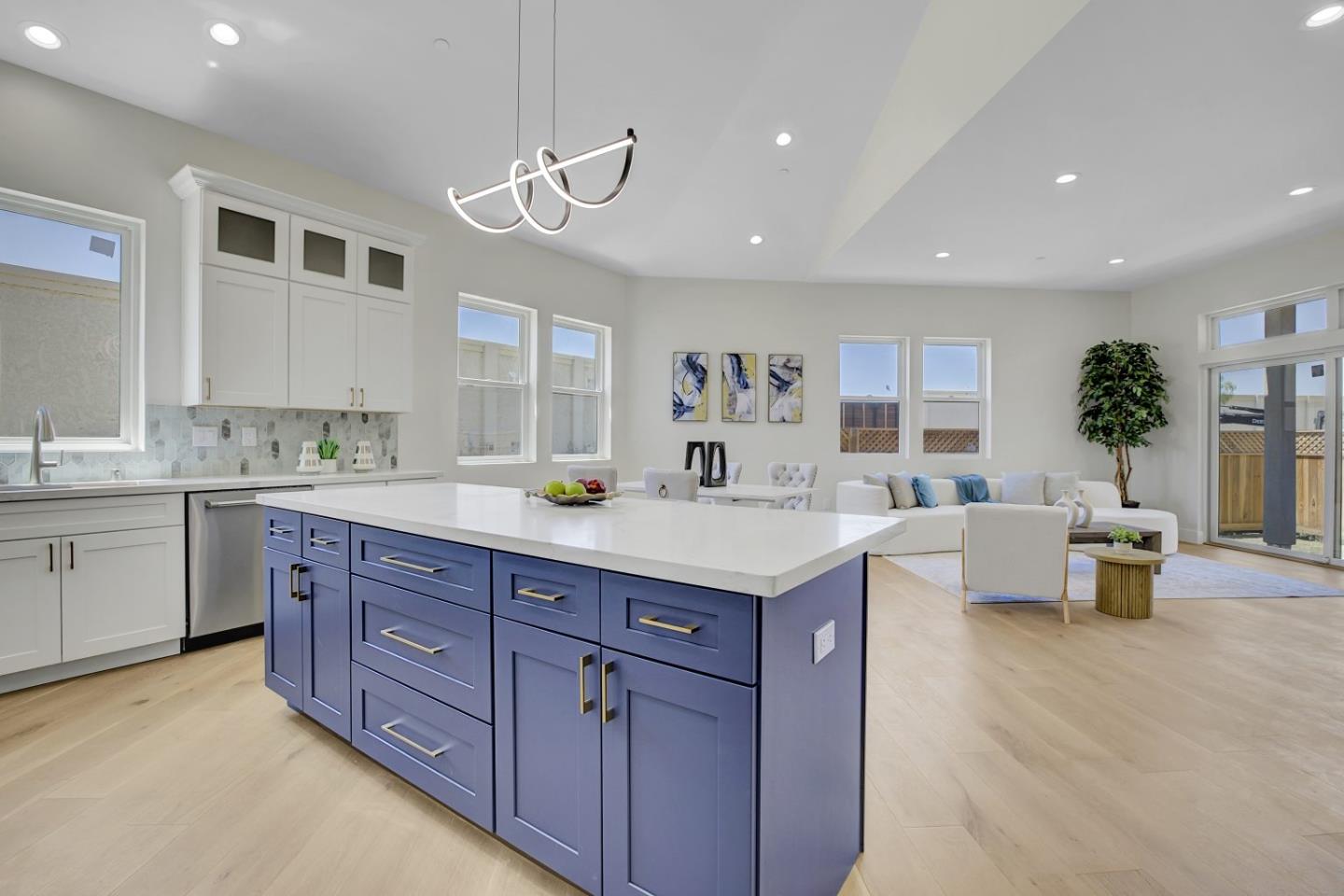 Detail Gallery Image 10 of 52 For 3805 Bobwhite Ter, Fremont,  CA 94555 - 4 Beds | 3 Baths