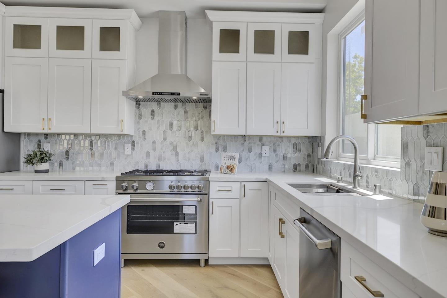 Detail Gallery Image 12 of 52 For 3805 Bobwhite Ter, Fremont,  CA 94555 - 4 Beds | 3 Baths