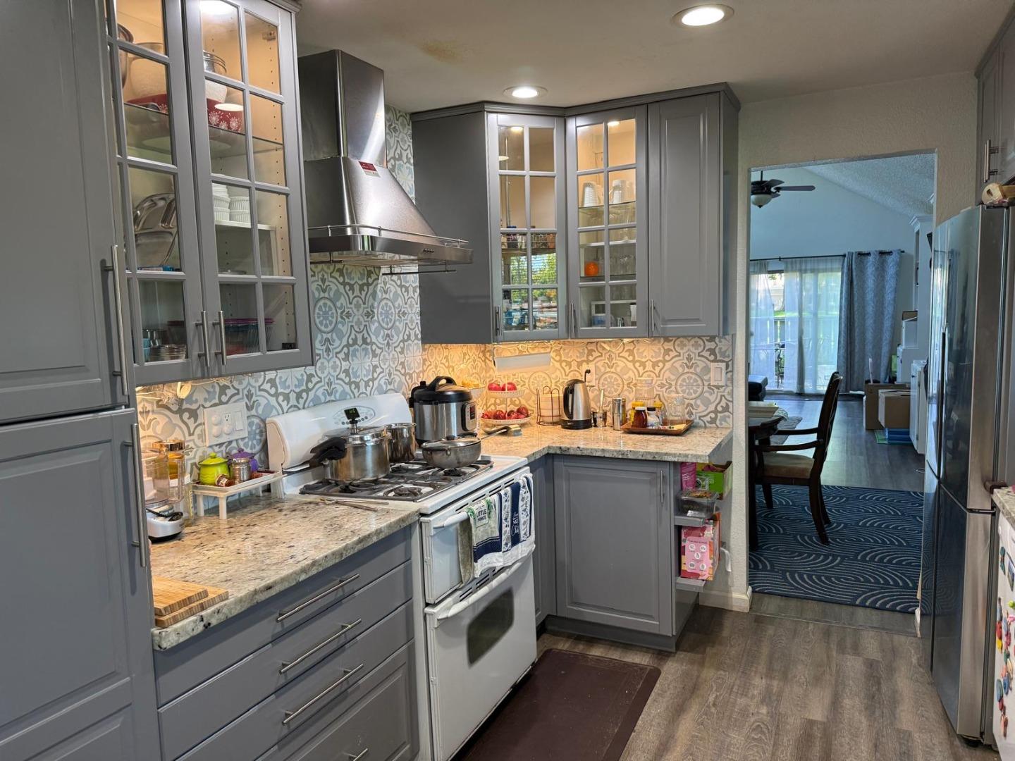 Detail Gallery Image 12 of 19 For 7405 Maywood Dr, Pleasanton,  CA 94588 - 3 Beds | 2 Baths