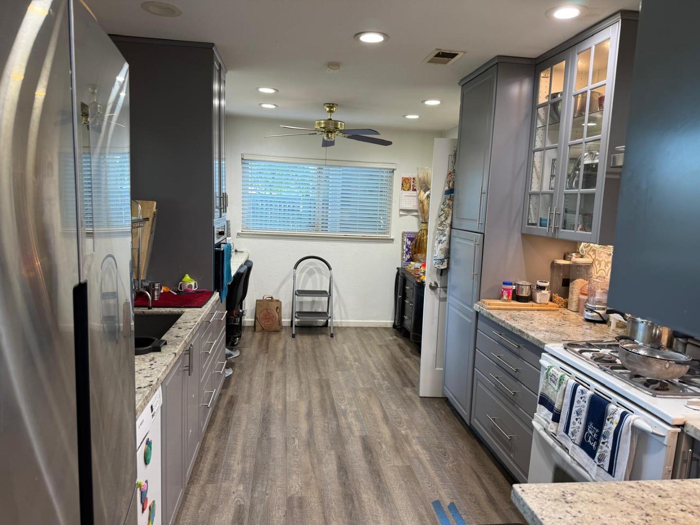 Detail Gallery Image 9 of 19 For 7405 Maywood Dr, Pleasanton,  CA 94588 - 3 Beds | 2 Baths