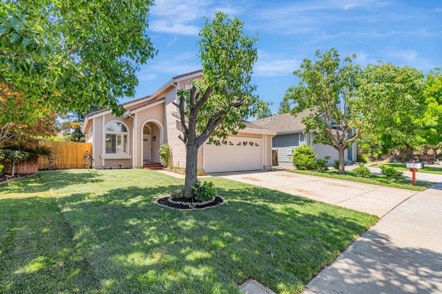 Detail Gallery Image 2 of 48 For 4204 Amargosa Dr, Antioch,  CA 94531 - 5 Beds | 3 Baths