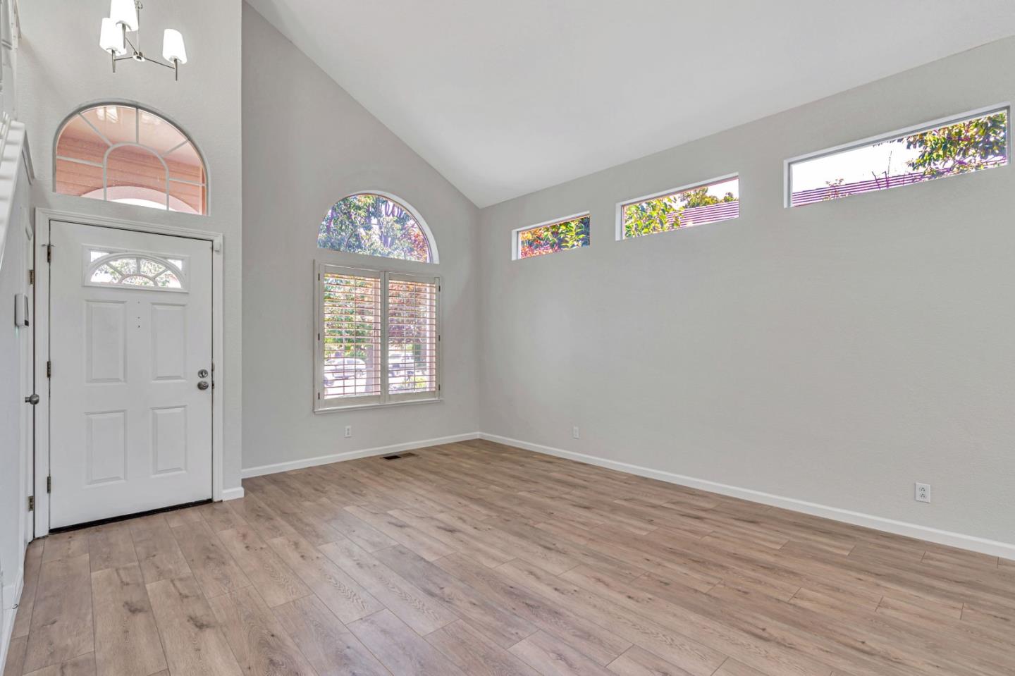 Detail Gallery Image 9 of 48 For 4204 Amargosa Dr, Antioch,  CA 94531 - 5 Beds | 3 Baths