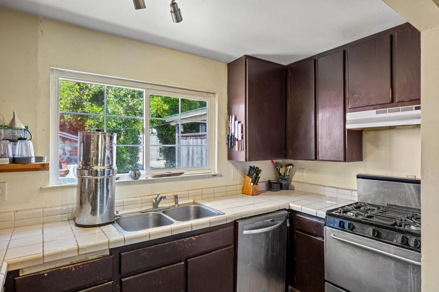 Detail Gallery Image 12 of 31 For 1325 Circle Ave, Seaside,  CA 93955 - 3 Beds | 2 Baths