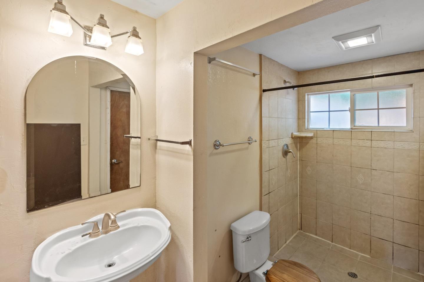 Detail Gallery Image 22 of 31 For 1325 Circle Ave, Seaside,  CA 93955 - 3 Beds | 2 Baths
