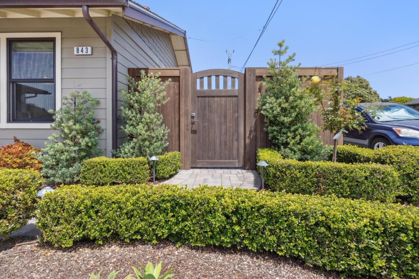Detail Gallery Image 4 of 23 For 843 First Ave, Half Moon Bay,  CA 94019 - 3 Beds | 2 Baths