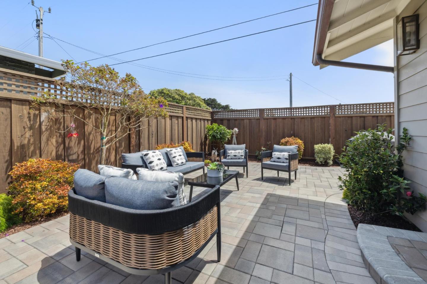 Detail Gallery Image 7 of 23 For 843 First Ave, Half Moon Bay,  CA 94019 - 3 Beds | 2 Baths