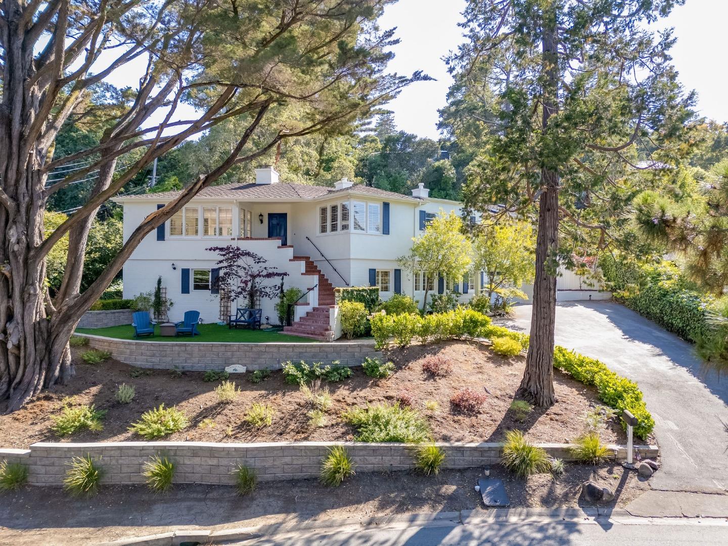 Detail Gallery Image 1 of 102 For 401 Hillsborough Blvd, Hillsborough,  CA 94010 - 4 Beds | 3 Baths