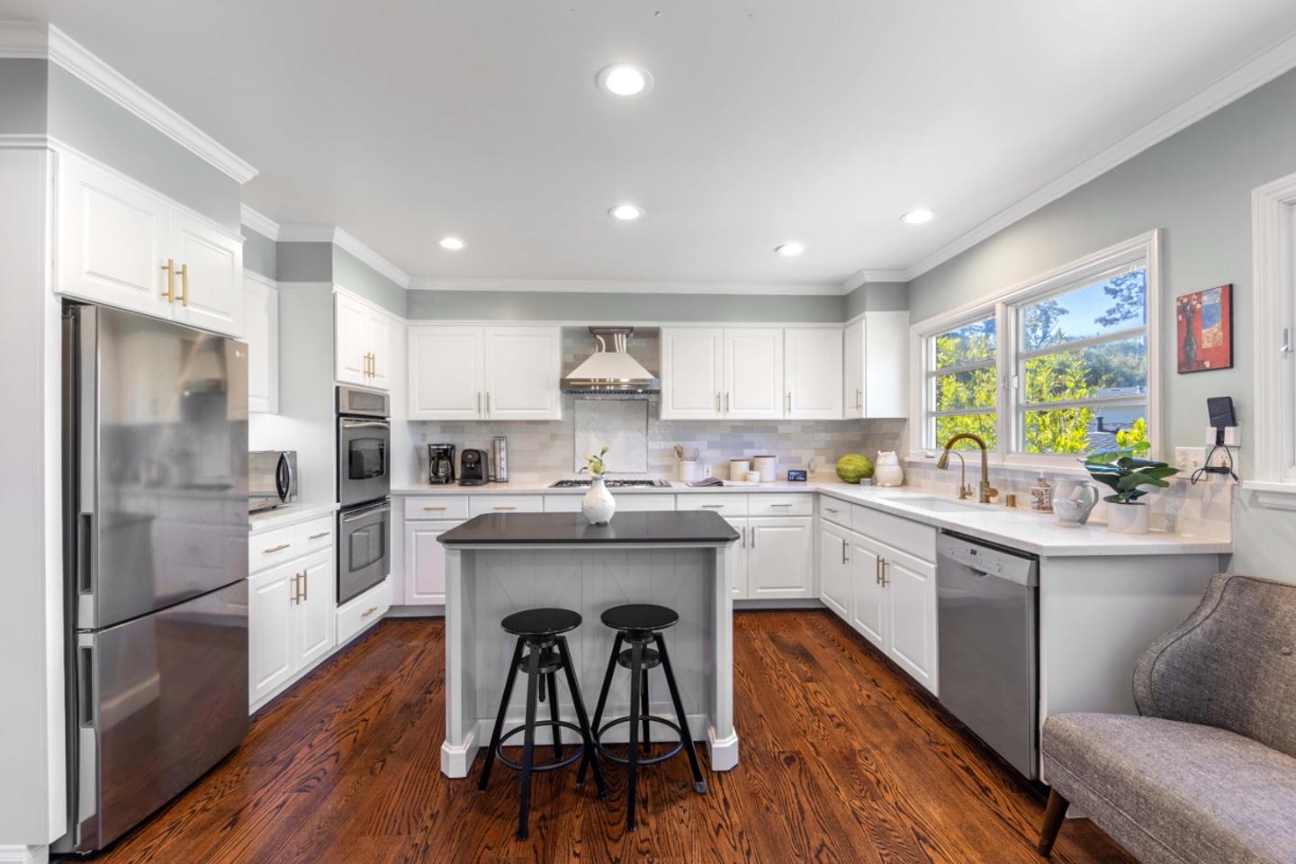 Detail Gallery Image 18 of 102 For 401 Hillsborough Blvd, Hillsborough,  CA 94010 - 4 Beds | 3 Baths