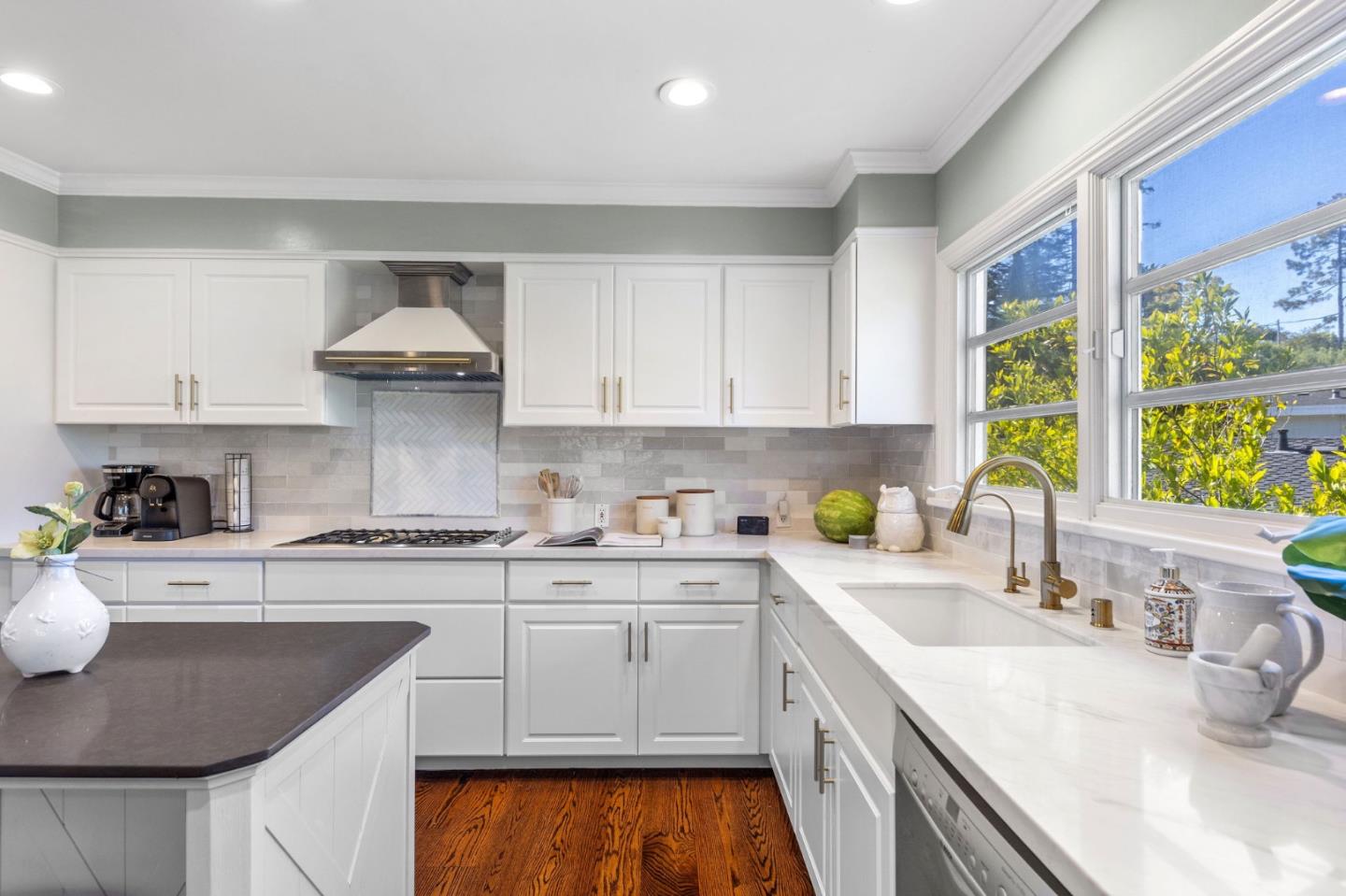 Detail Gallery Image 19 of 102 For 401 Hillsborough Blvd, Hillsborough,  CA 94010 - 4 Beds | 3 Baths