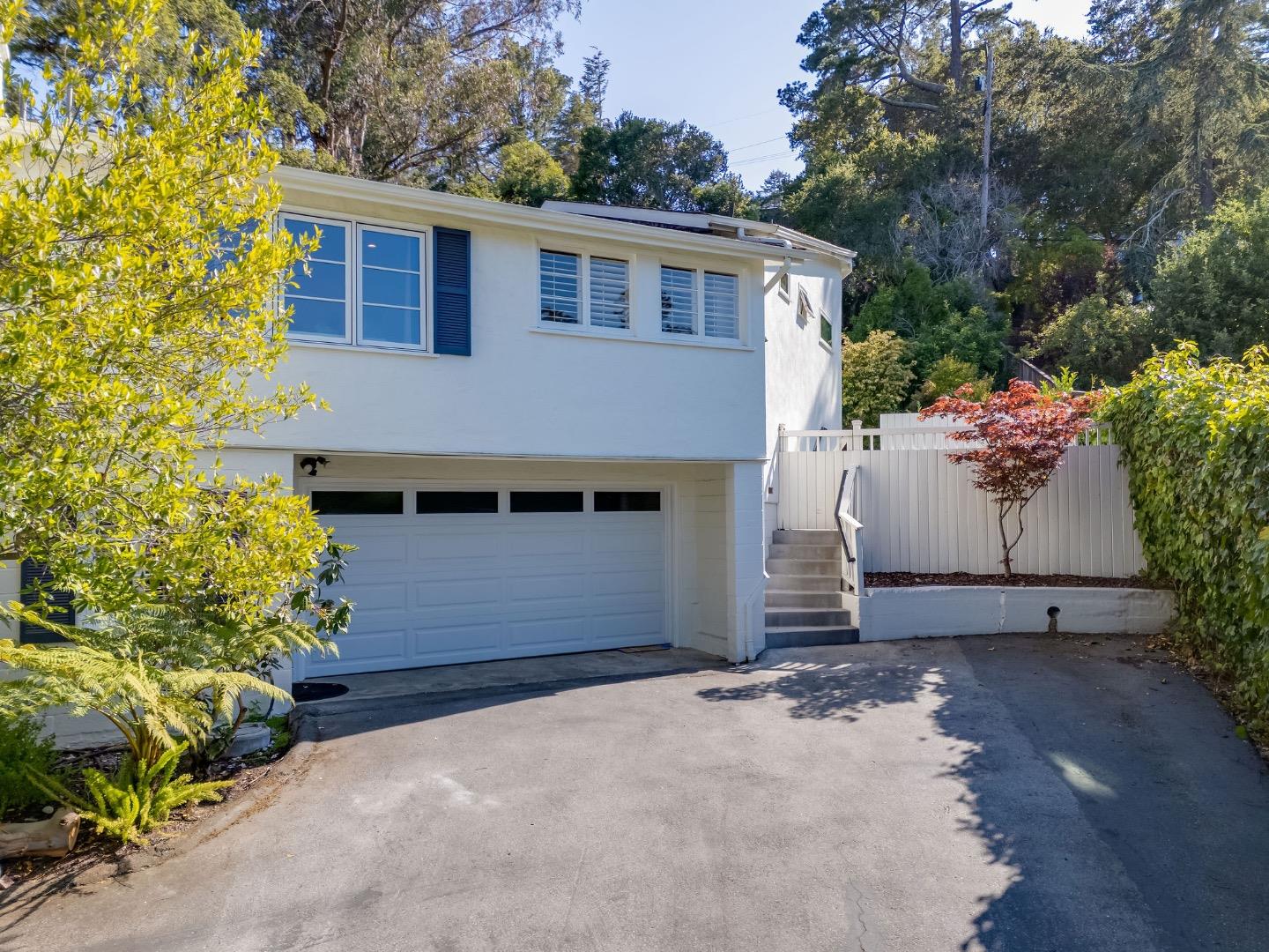 Detail Gallery Image 2 of 102 For 401 Hillsborough Blvd, Hillsborough,  CA 94010 - 4 Beds | 3 Baths